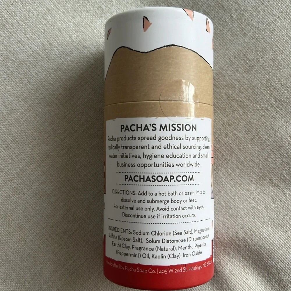 NEW- Pacha Soap Co. Candy Cane Lane Mineral Soak